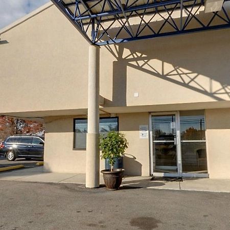 Americas Best Value Inn And Suites Carbondale Bagian luar foto