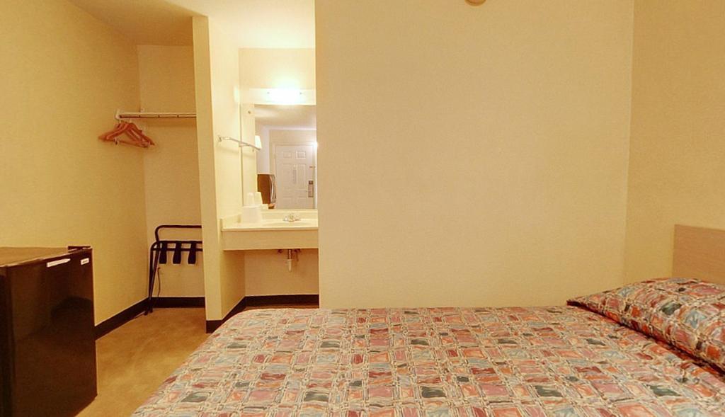 Americas Best Value Inn And Suites Carbondale Bagian luar foto