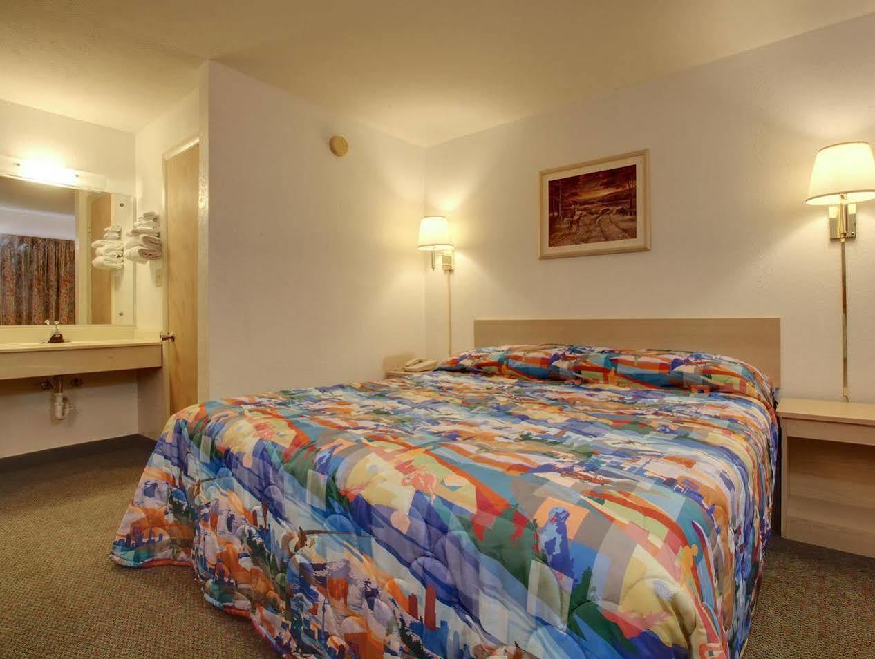 Americas Best Value Inn And Suites Carbondale Bagian luar foto